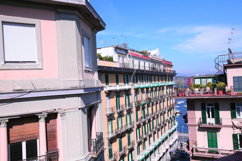 Bed and Breakfast Megaride Santa Lucia Neapel Exterior foto