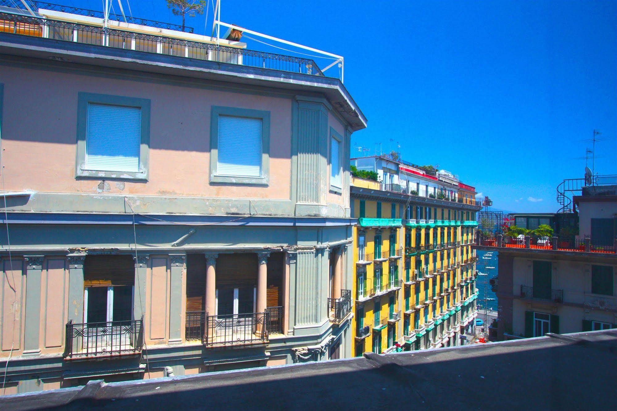 Bed and Breakfast Megaride Santa Lucia Neapel Exterior foto